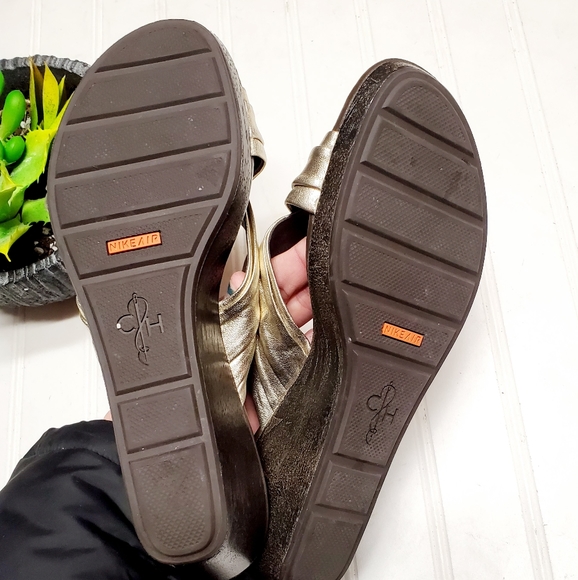 Cole Haan Gold Knotted Wedged Leather Sandal🎉 - Picture 7 of 8